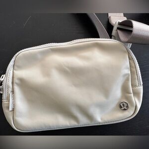 Lululemon Everywhere Belt Bag 2L